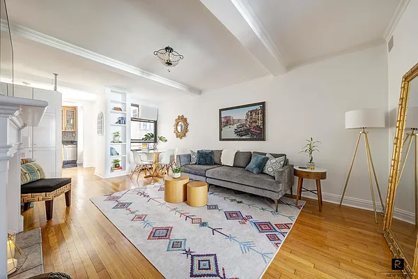 Sold by R New York | media 1