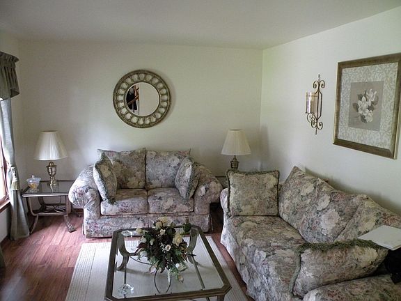 Welcome Family & Guests,open Living Room, large,access to dining & hall.