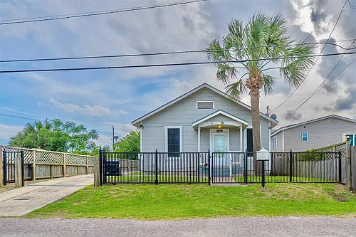 2119 63rd St Photo 1