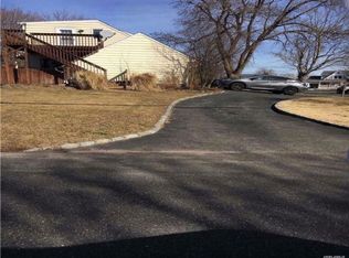 4 Elmont Ln, East Northport, NY 11731