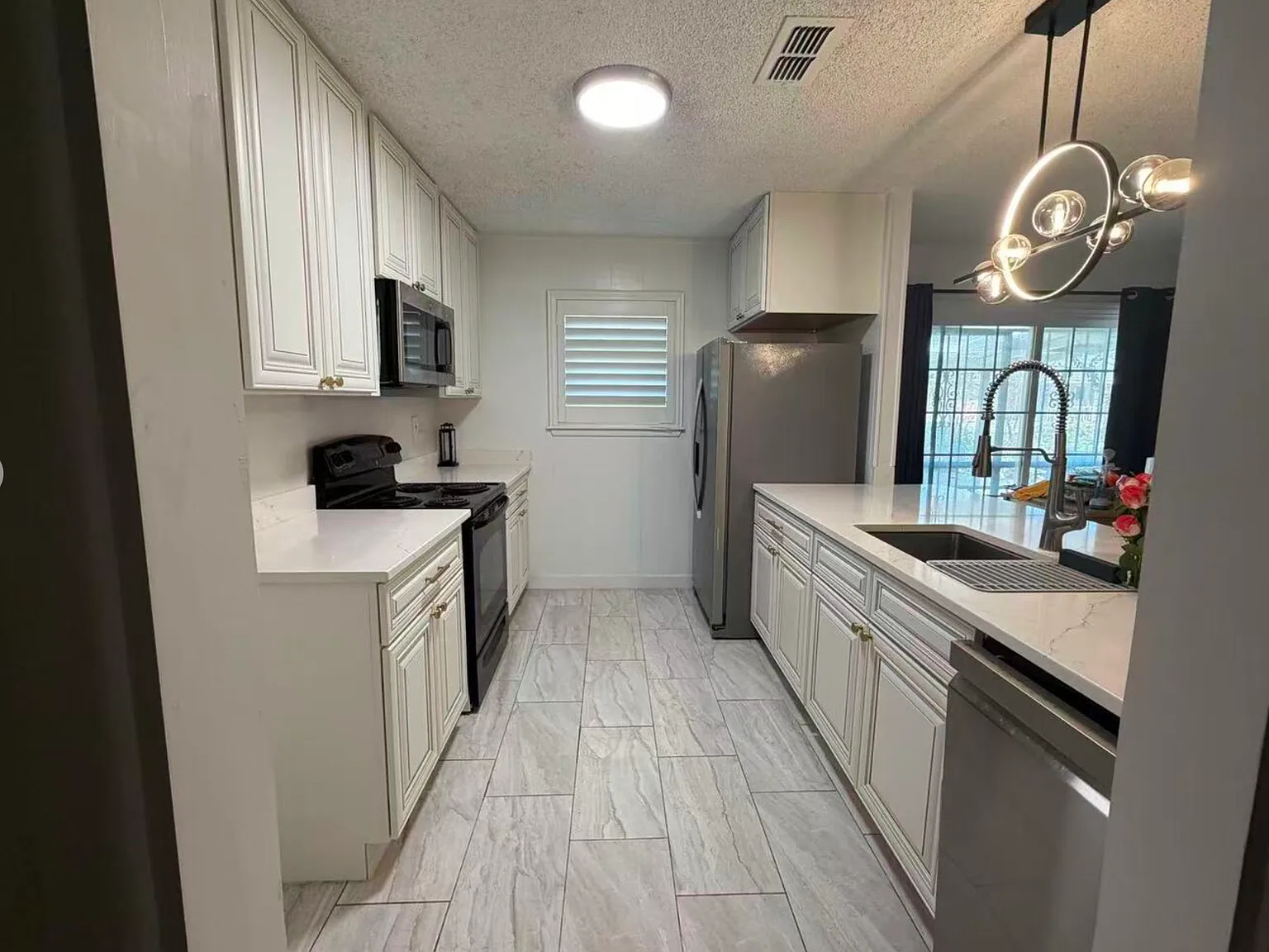 3 bed, 1452 sqft, $1,750 — Photo 3