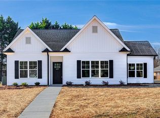 607 Crescent View Dr, Yadkinville, NC 27055