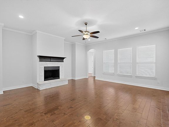 4th image of 805 Rustic Trl