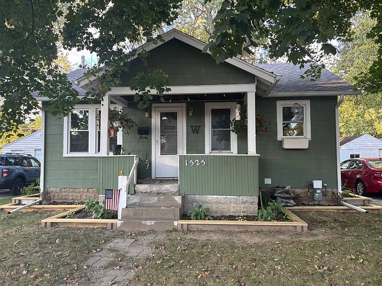 1525 Michigan St — Photo 1