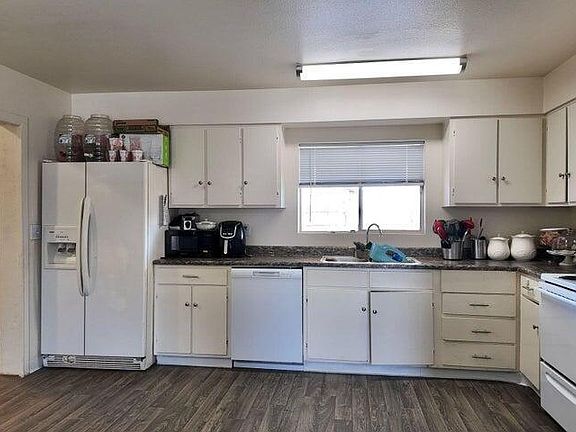 3rd image of 7136 W LEWIS Avenue