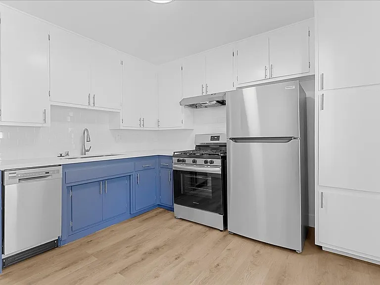 6615 Franklin Ave. — Photo 1