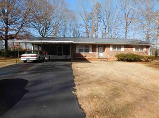 325 Beechwood Dr, Walhalla, SC 29691