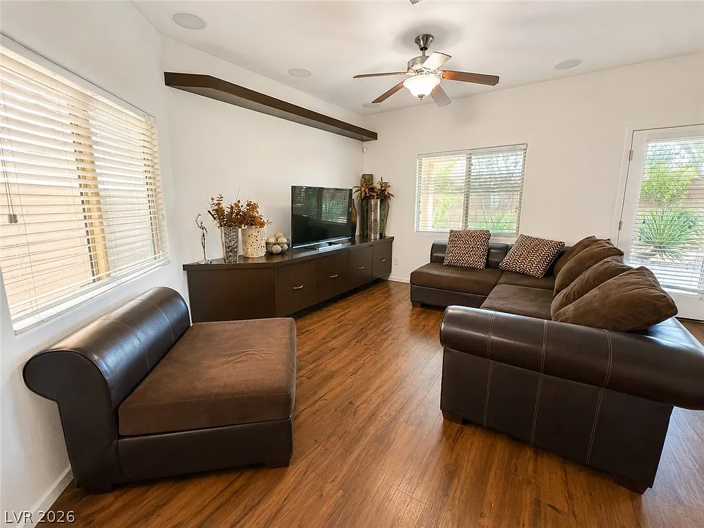 4 bed, 2.5 bath, 2033 sqft, $2,152 — Photo 2