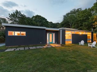 20 Braeside Dr, Hamden, CT 06514