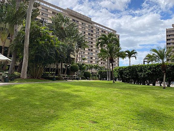 Picnic area and entry to pool