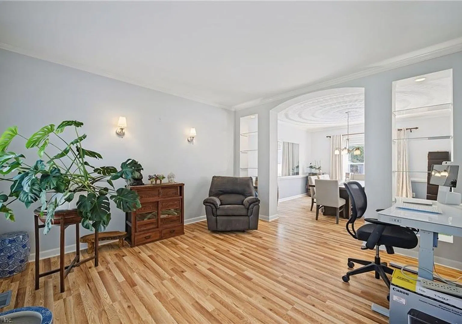 5-bedroom oasis — Photo 1