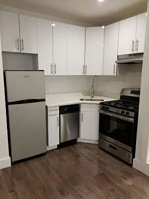 Rented by Monarch Realty Holdings | media 8