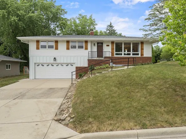217 Sanford Drive, Deforest, WI 53532