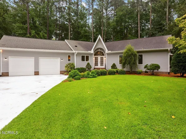 102 White Oak Court, Chocowinity, NC 27817