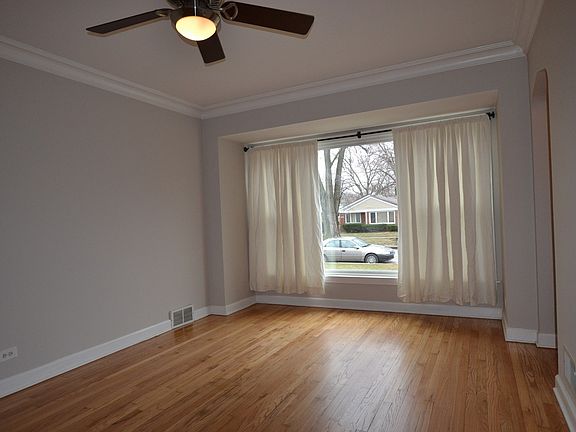 3rd image of 10118 S California Ave