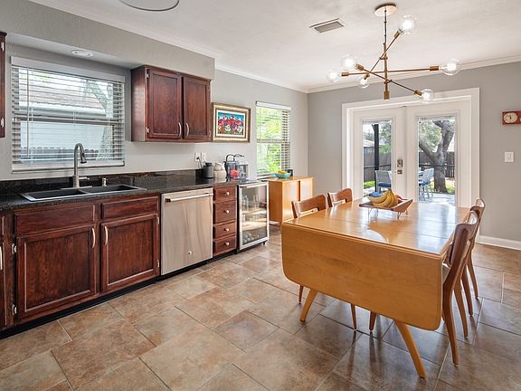 4th image of 3130 W Varn Ave