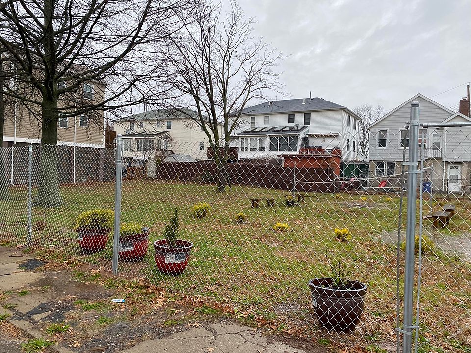 1st image of 9 Iroquois St