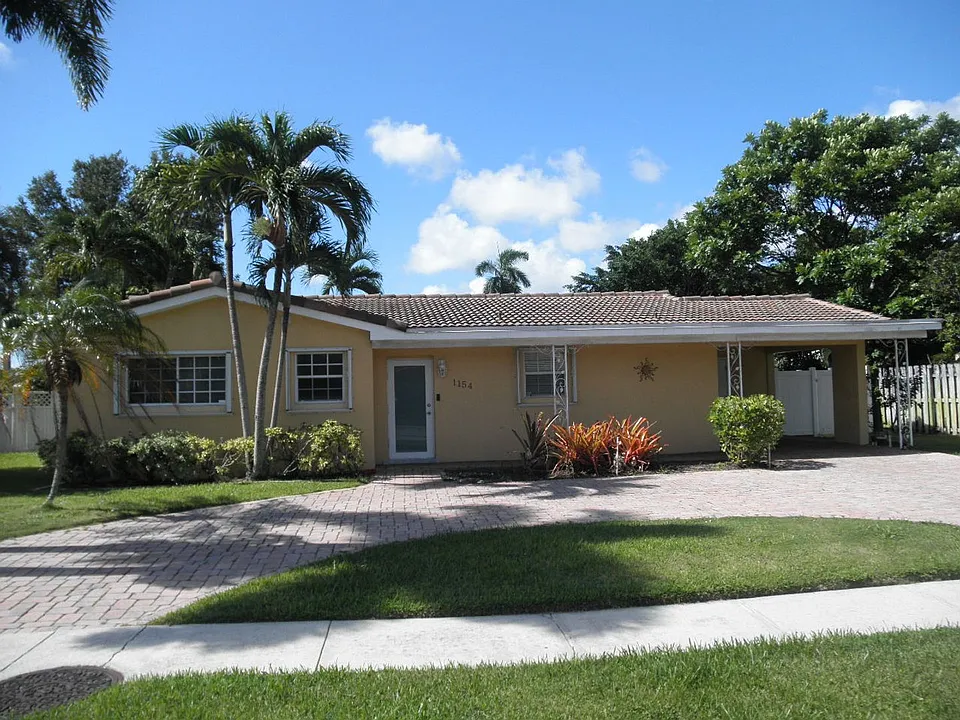1154 W Camino Real