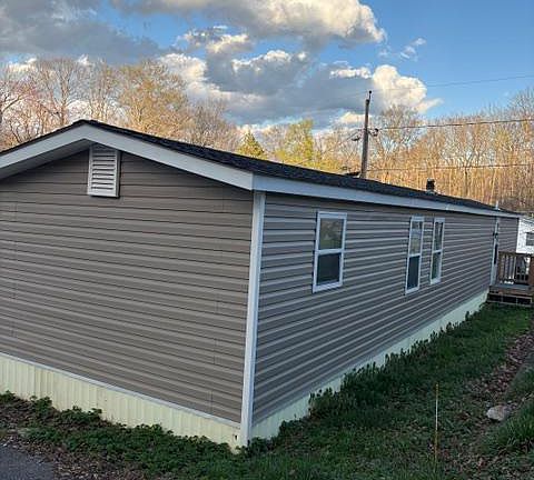 3rd image of 2439 Fairmount Rd #2