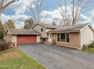 4521 River Dr, Lisle, IL