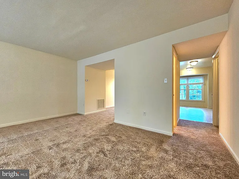 4802 Treasure Ct — Photo 5
