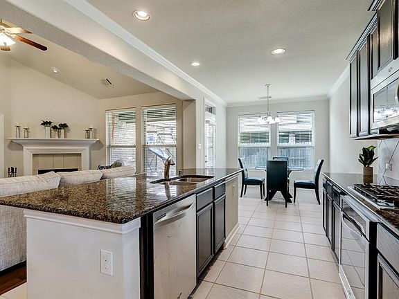 Stunning Open Plan Kitchen with large Granite Island and Breakfast Nook