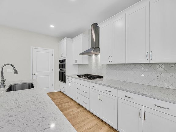 4th image of 207 Cheverall St