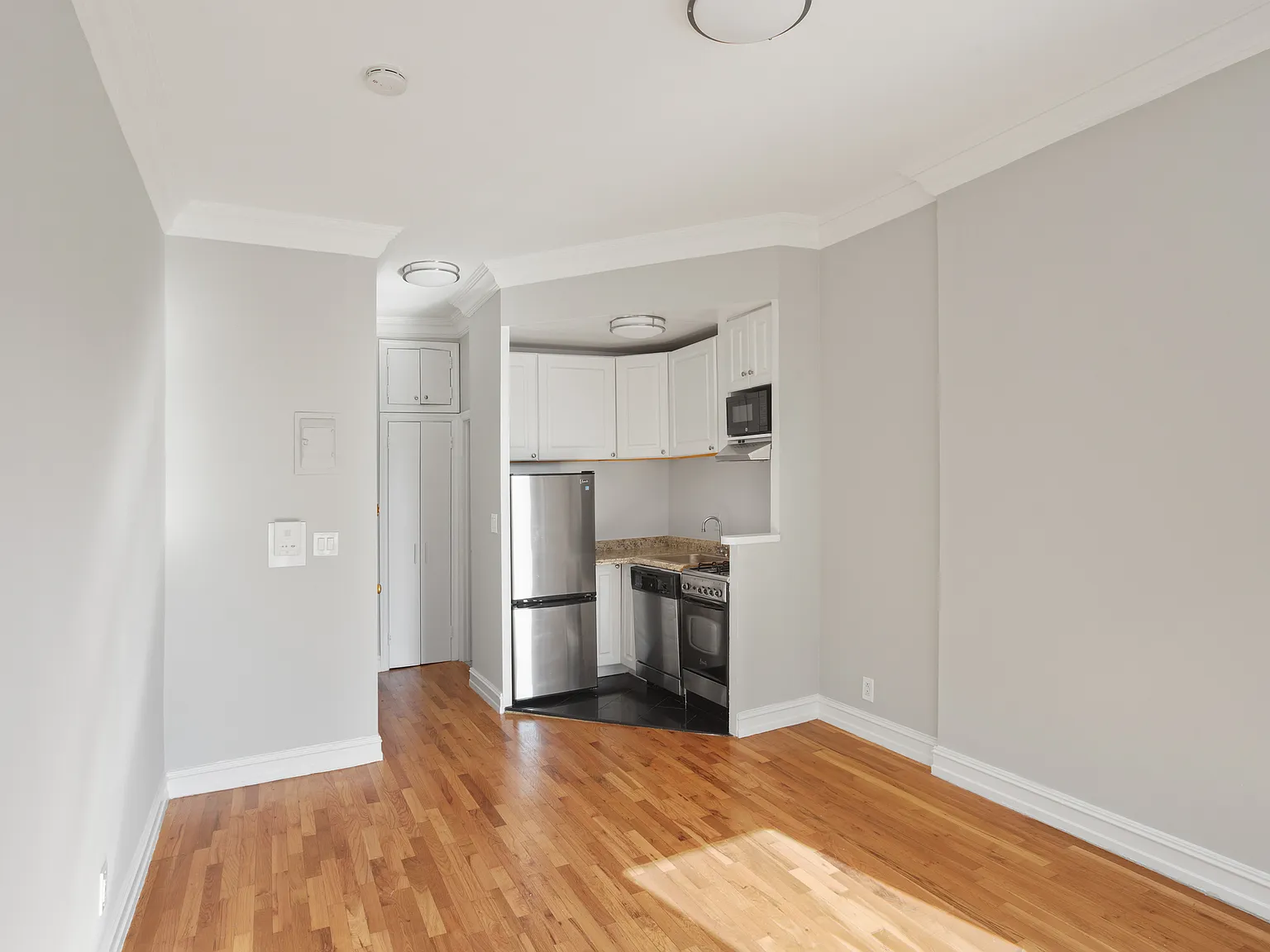 452 East 78th Street — Photo 4