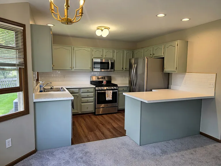 2420 Harbor Ct — Photo 9