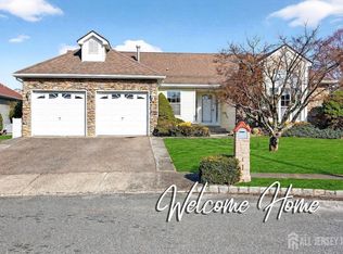 5 Cordoba Ct, Toms River, NJ