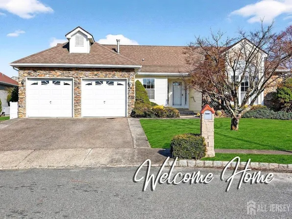 5 Cordoba Ct, Toms River, NJ 08757