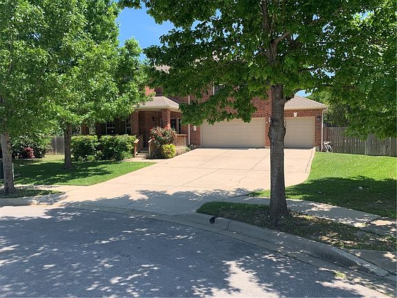 2nd image of 226 Tulip Trail Bnd