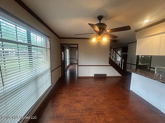 3rd image of 904 Birchfield Pl