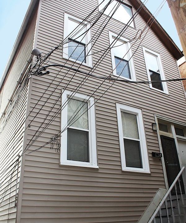 1st image of 2950 N Sheffield Ave Ste 1