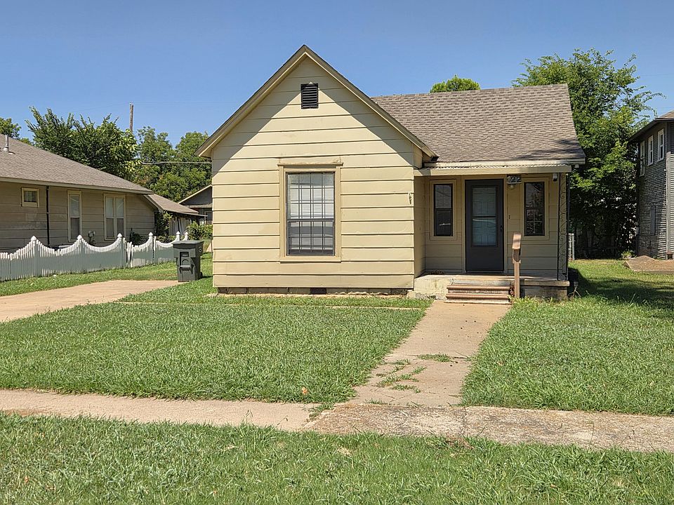 1st image of 122 S Pecan St