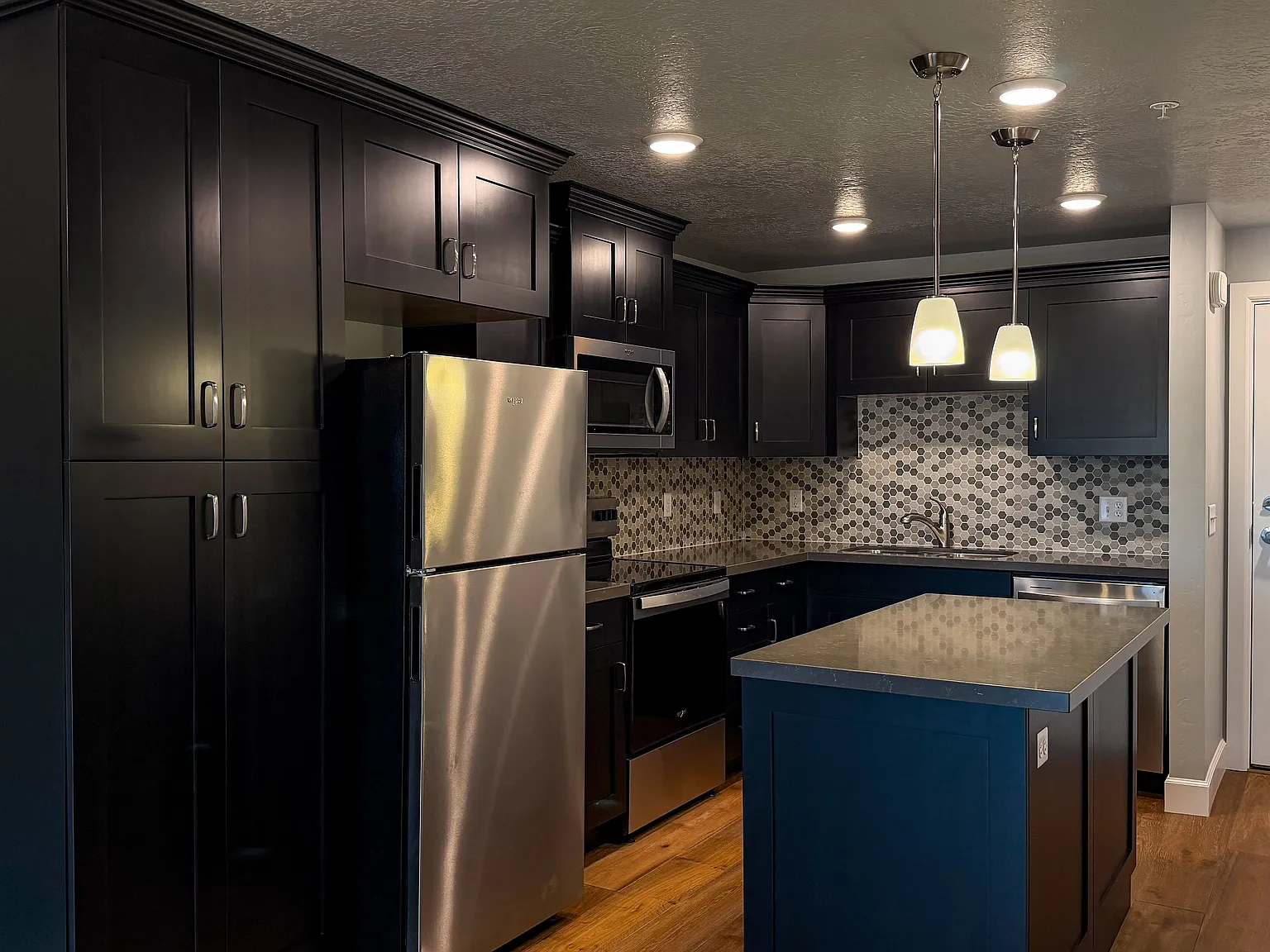 1 bed, 820 sqft, $1,550 — Photo 3