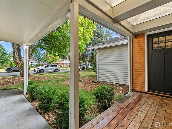 3rd image of 1235 23rd Street SE