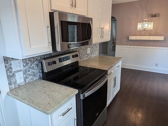 4th image of 1521 Greenview Ave
