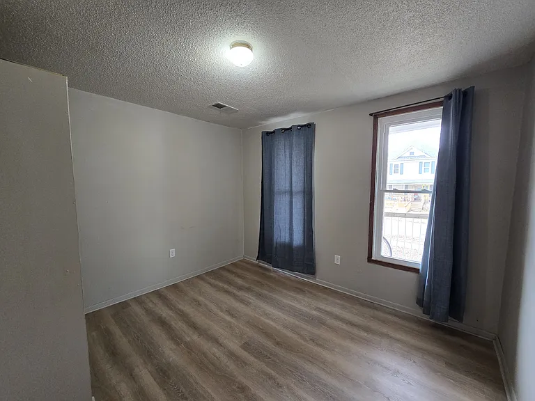 137 4th Ave SE #1 — Photo 5