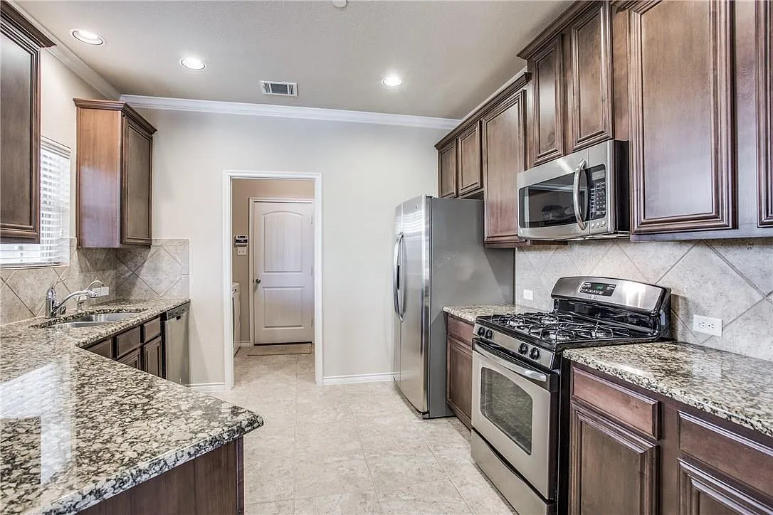 2 bed, 1926 sqft, $2,500 — Photo 4