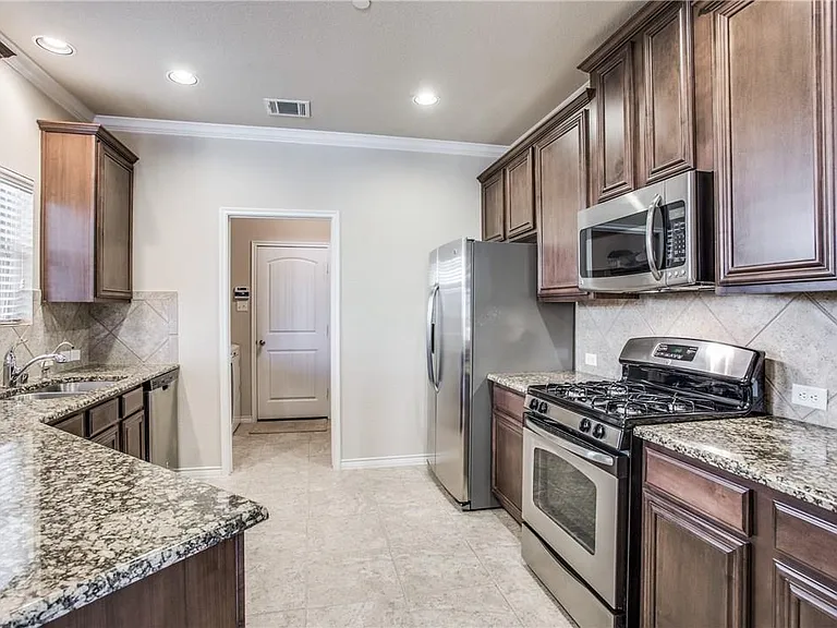8717 Whitehead St — Photo 4