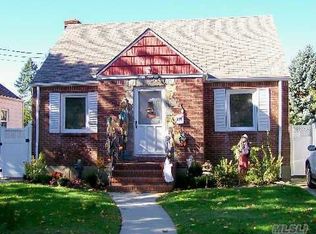 201 Goldenrod Ave, Franklin Square, NY 11010