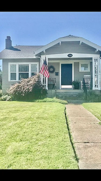 2308 Summitview Ave photo 1