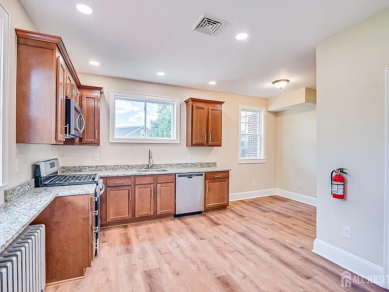 338 Buckelew Ave — Photo 10