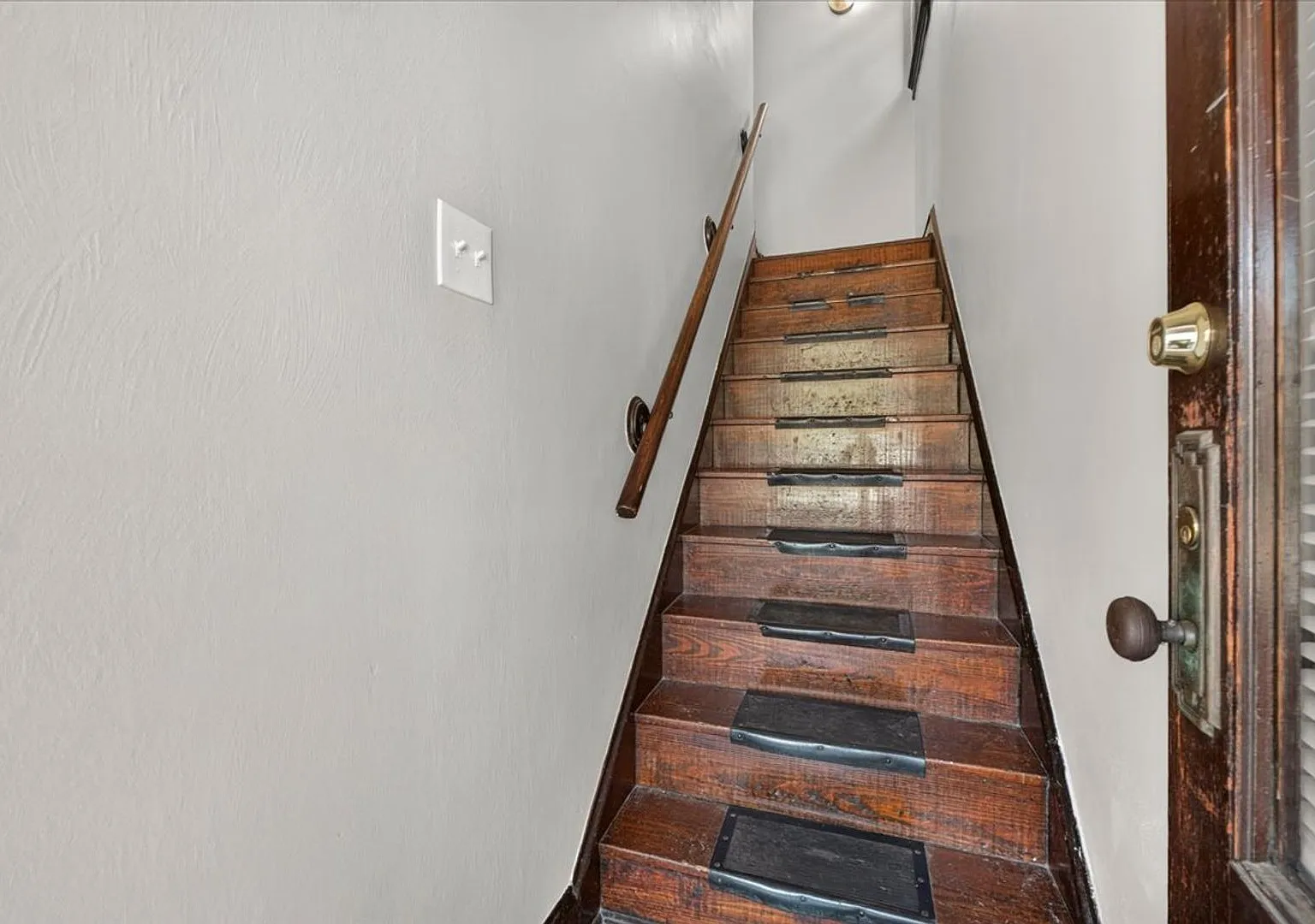 5038 Tholozan — Photo 3