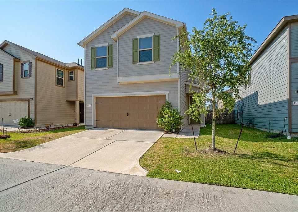 Welcome home! Conveniently located, well kept, spacious and beautiful!