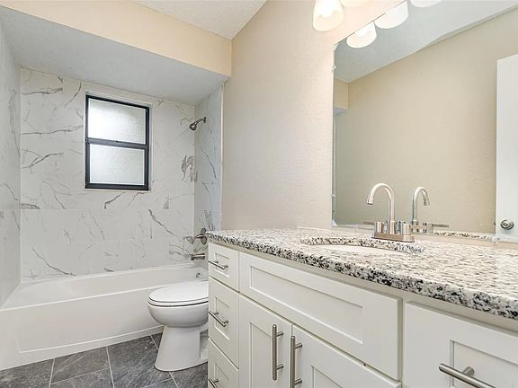 4th image of 821 W Victoria Cir