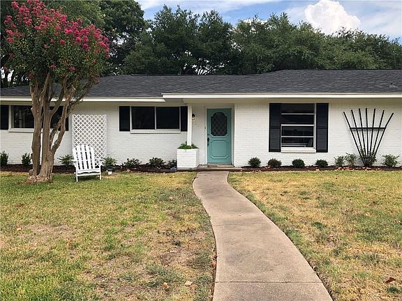 2nd image of 1003 Royal Dr