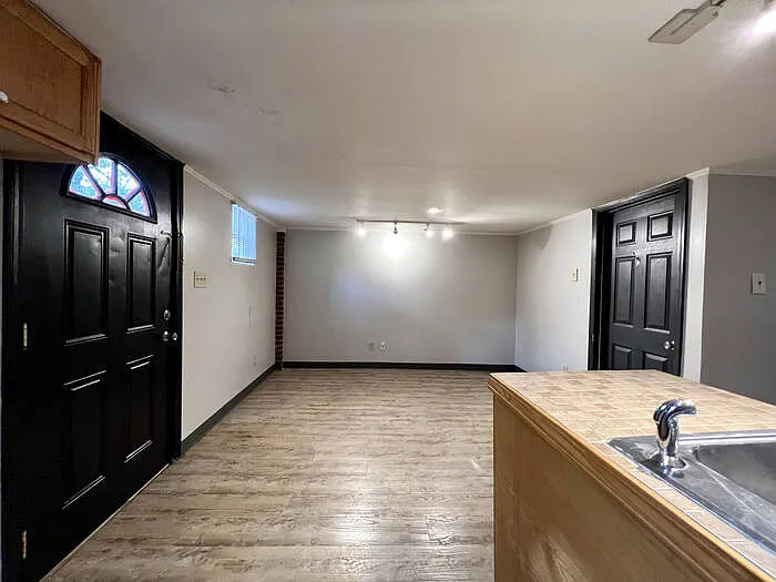 319 Howard St — Photo 53