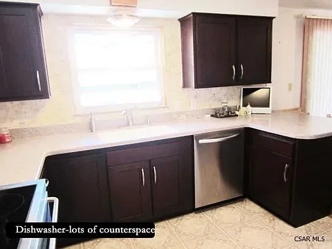 108 Dell St — Photo 4